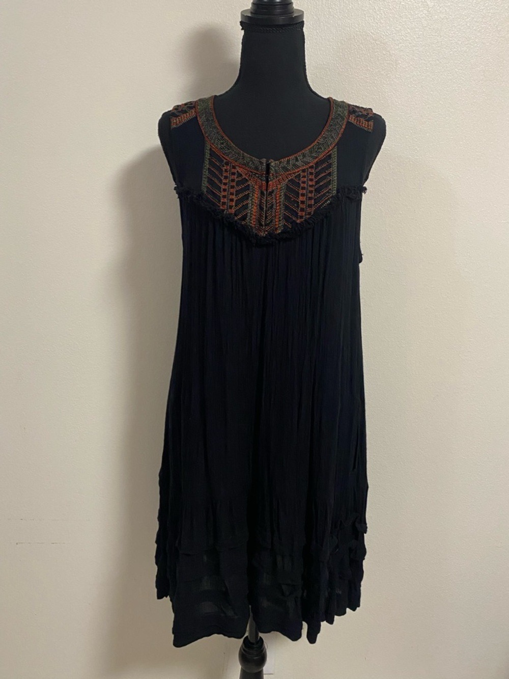 Free People Dress Women Size Small Black Embroidered Aztec print Shift Dress